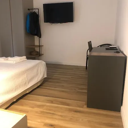 A Due Passi Dalla Scalinata بيت ضيافة كالتاجيروني