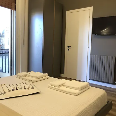 A Due Passi Dalla Scalinata بيت ضيافة كالتاجيروني