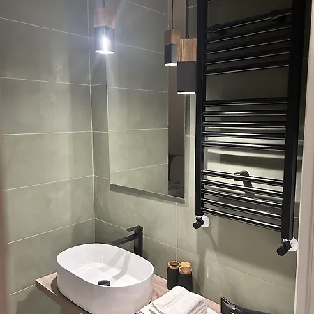 A Due Passi Dalla Scalinata كالتاجيروني