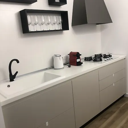 A Due Passi Dalla Scalinata 3* كالتاجيروني